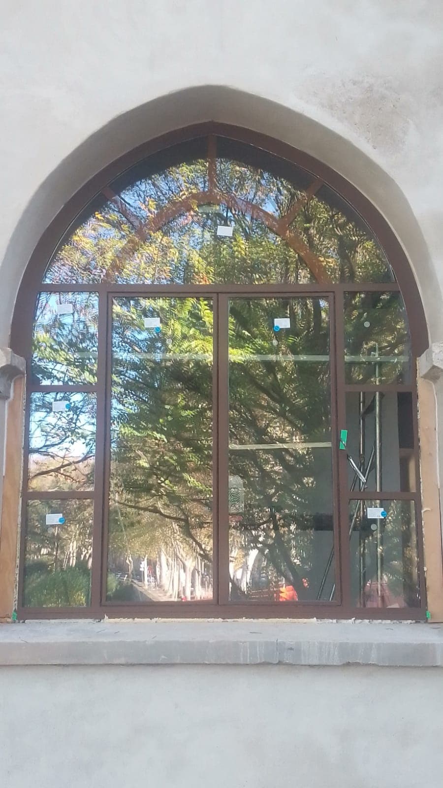 Finestra ad arco a tutto sesto