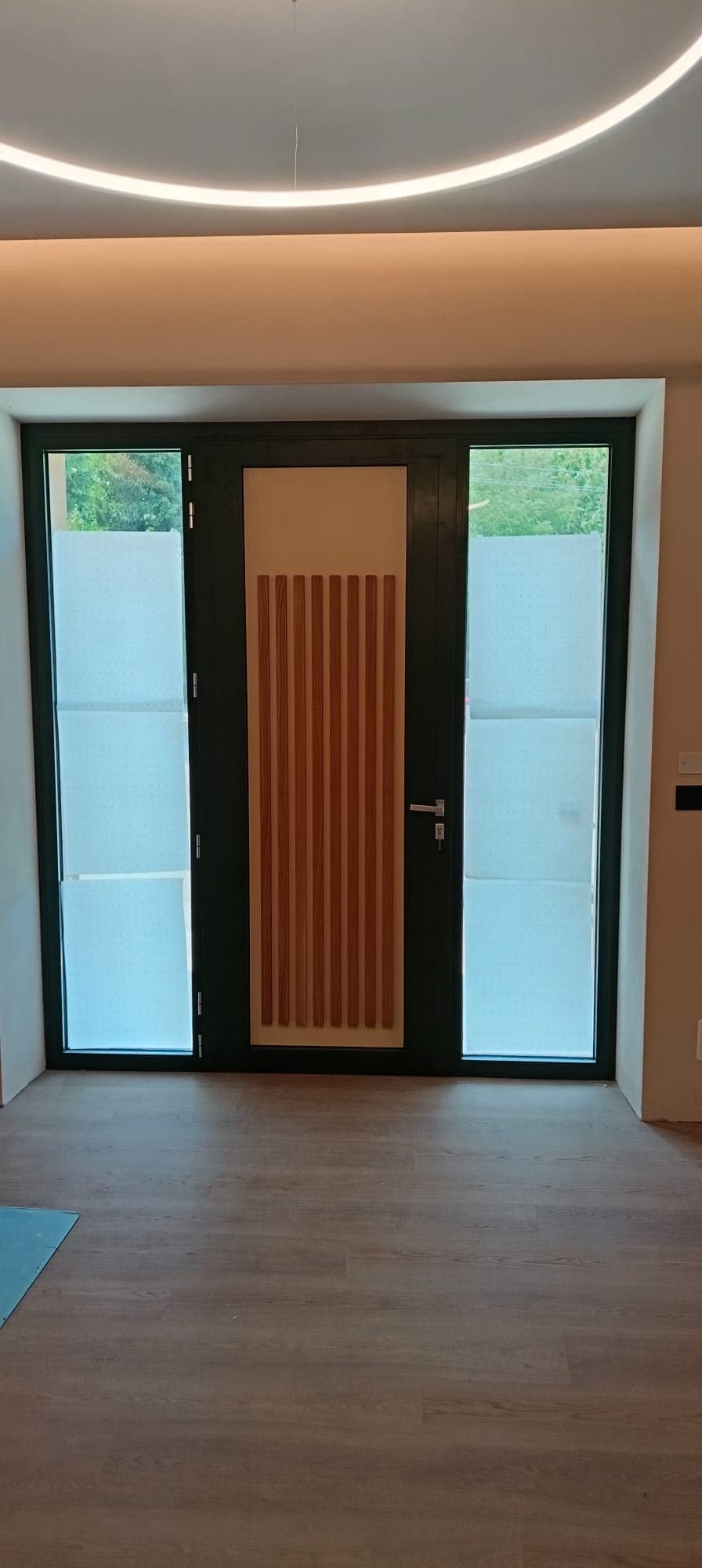 Lo stesso ingresso visto dall'interno