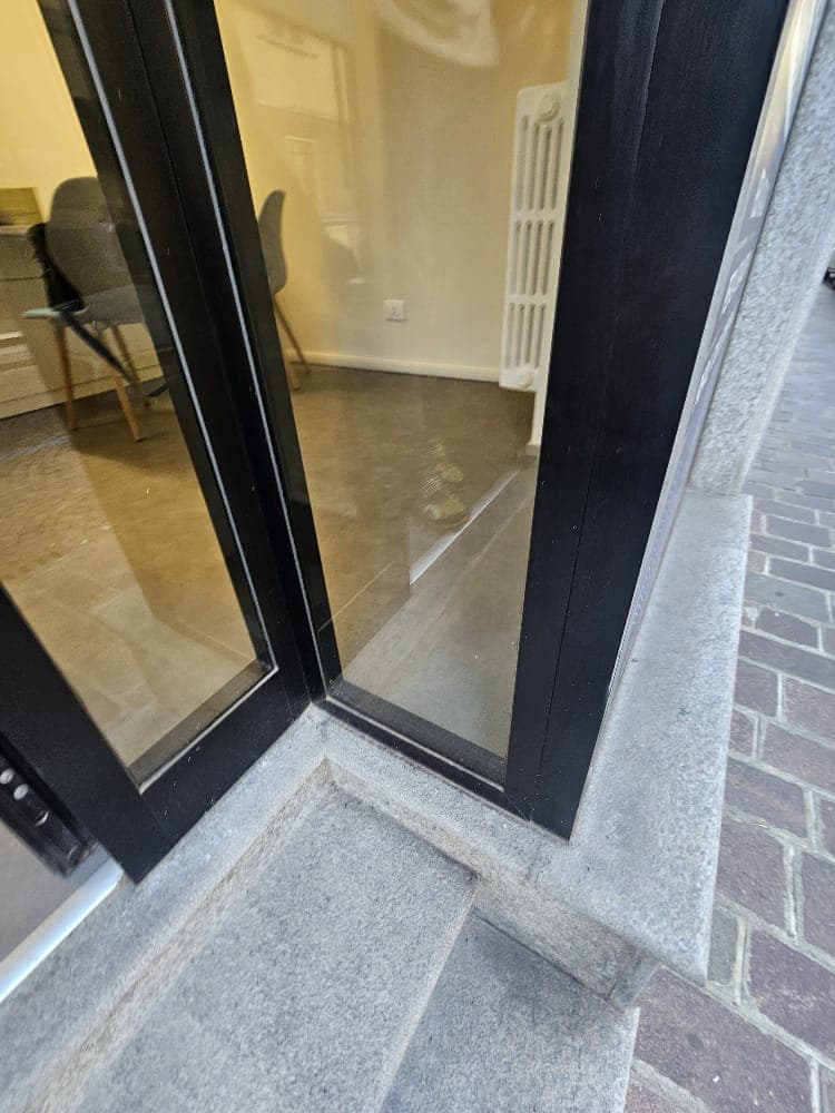La vetrina prima: la porta d'ingresso